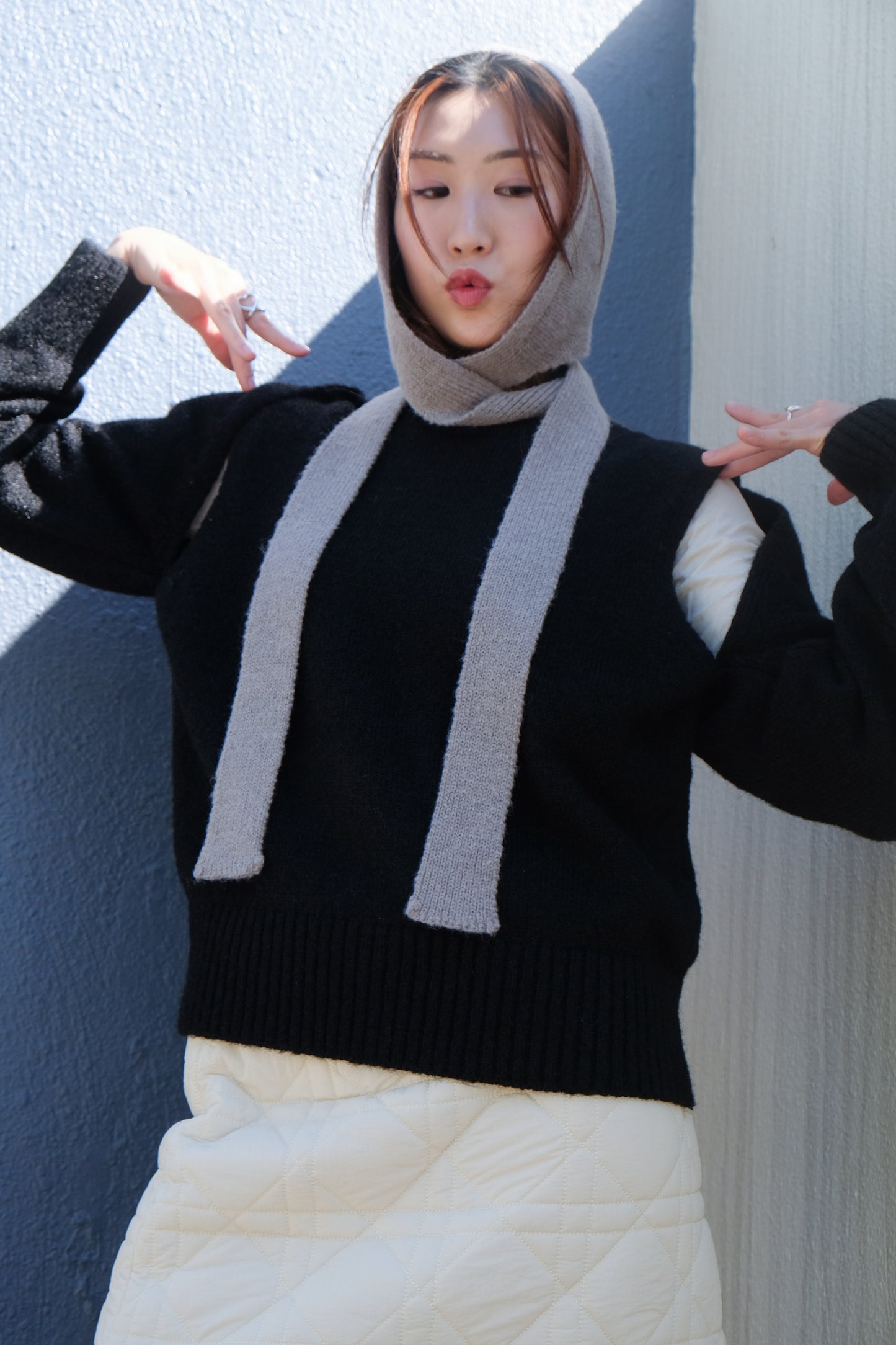 Cut-out Flexible Shoulder Sweater (Black)
