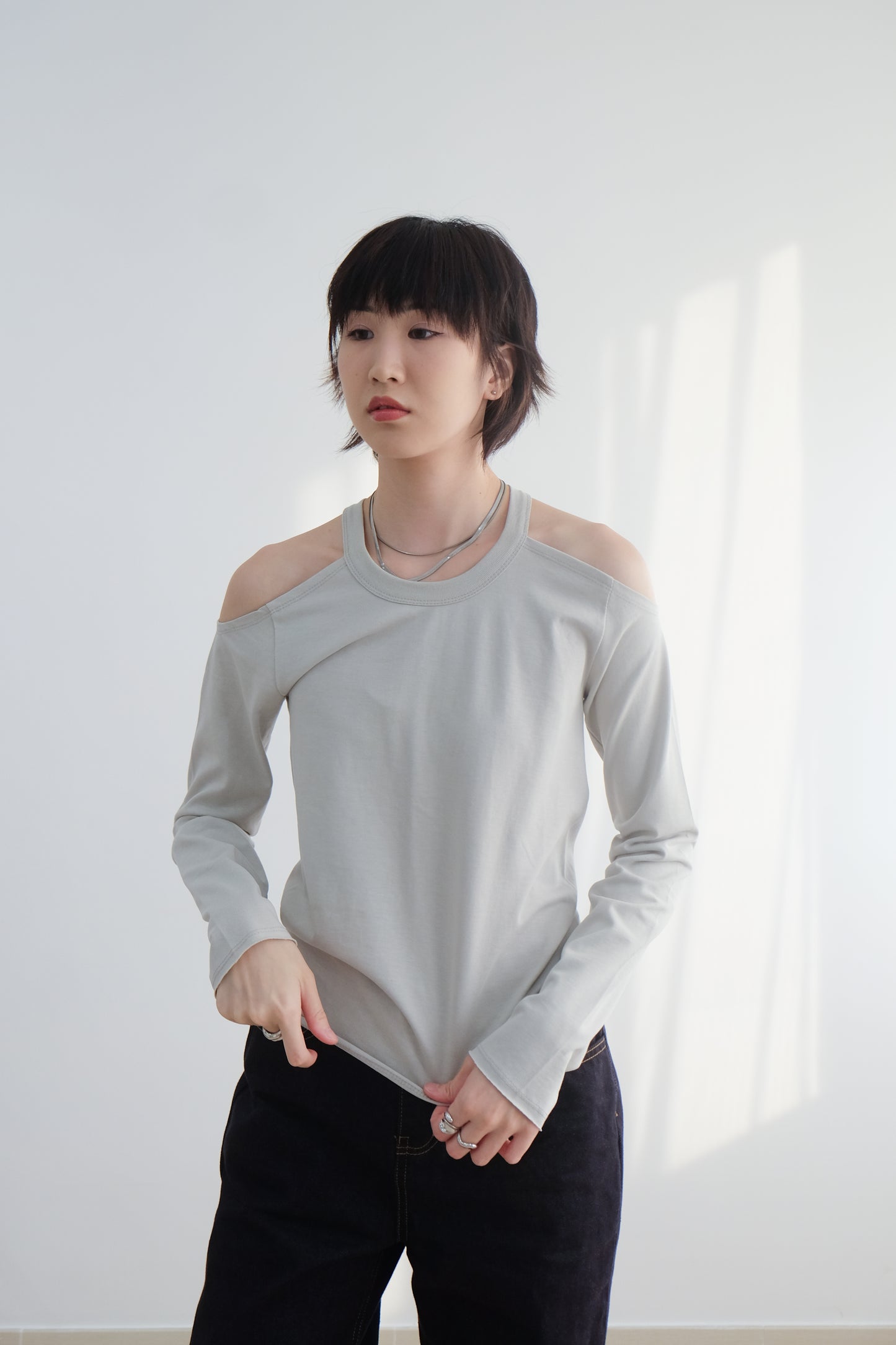 "Lou" Cut-out Shoulder Tee (White/ Grey)