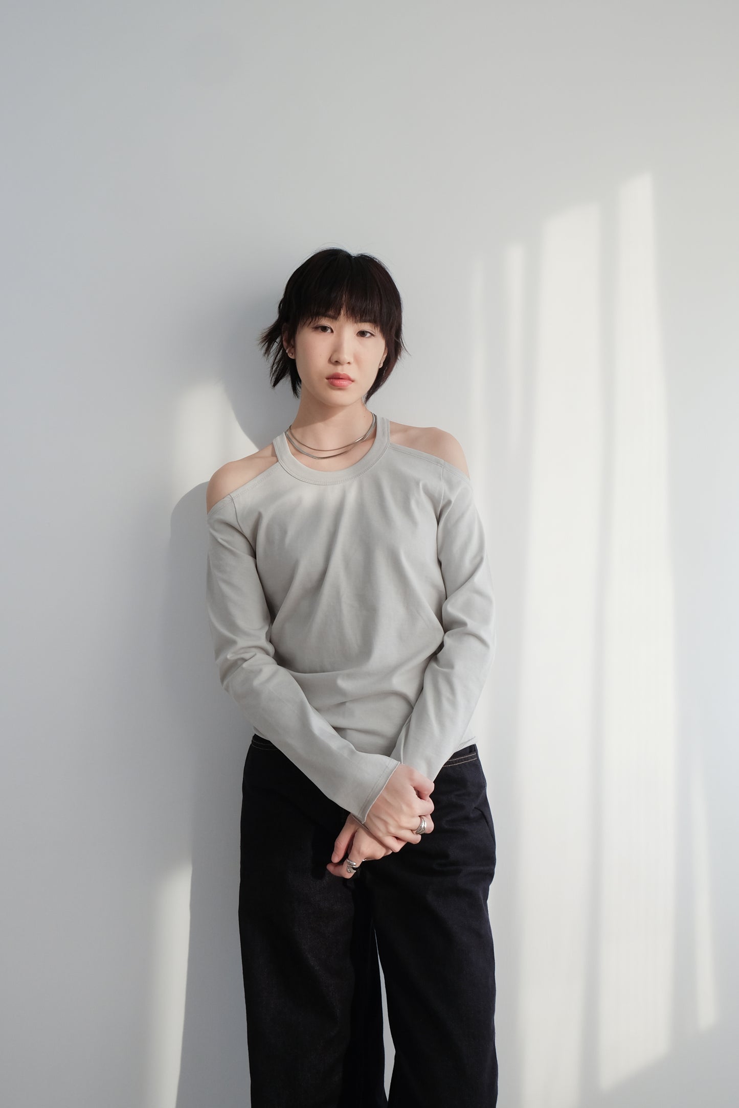 "Lou" Cut-out Shoulder Tee (White/ Grey)