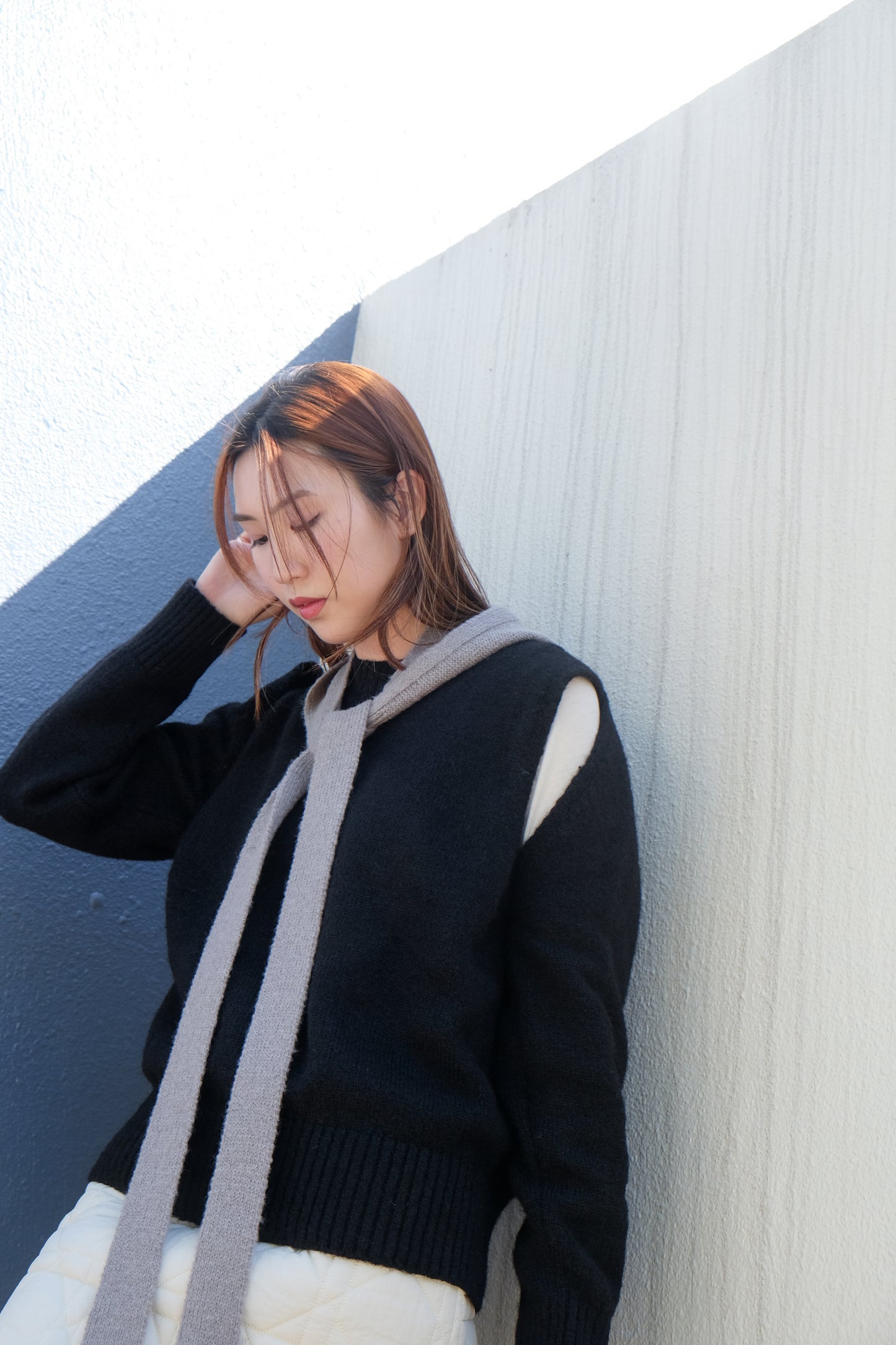 Cut-out Flexible Shoulder Sweater (Black)