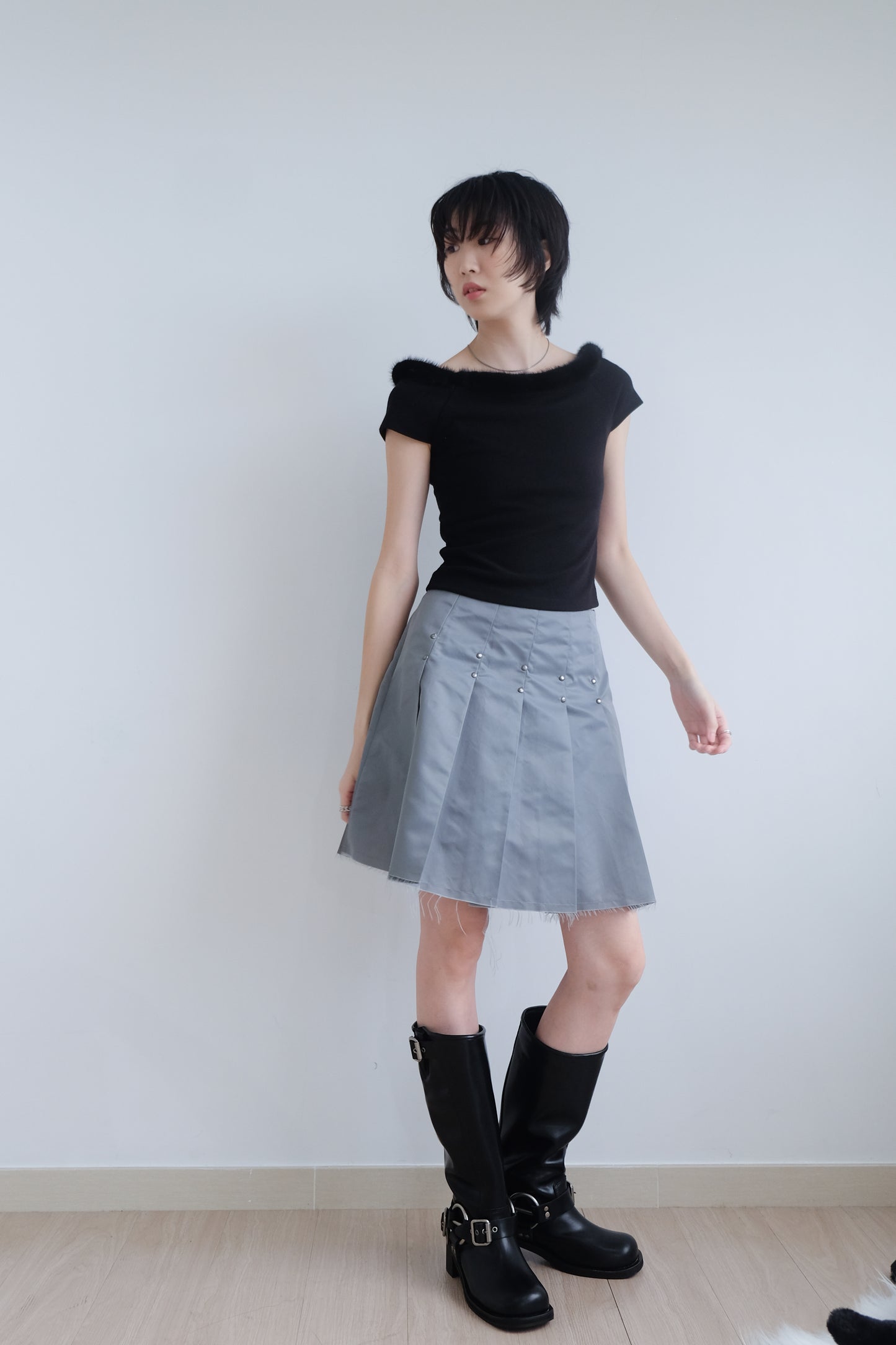 “La Belle" Furry Round Neck Tee (Black)