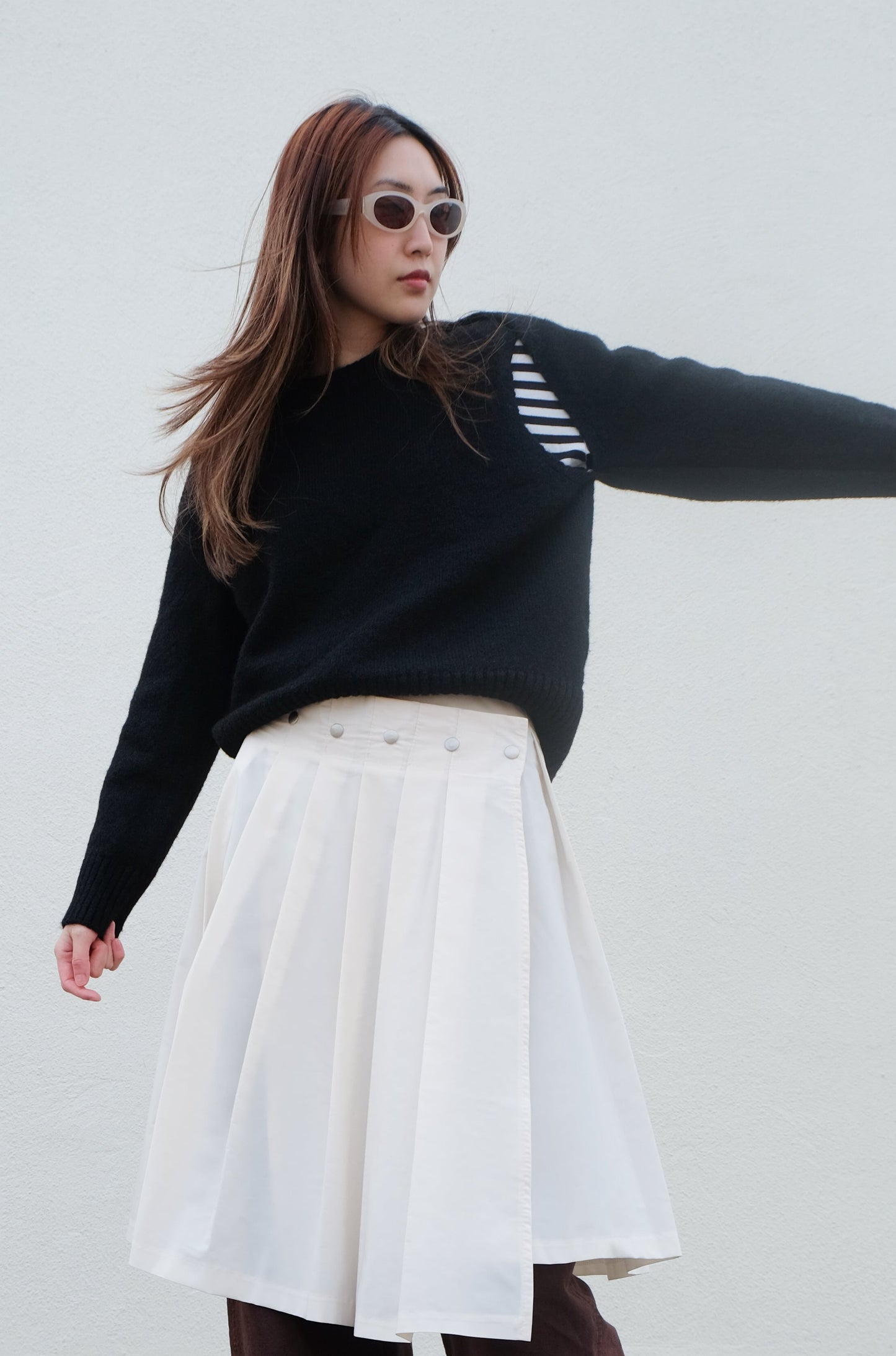 Cut-out Flexible Shoulder Sweater (Black)