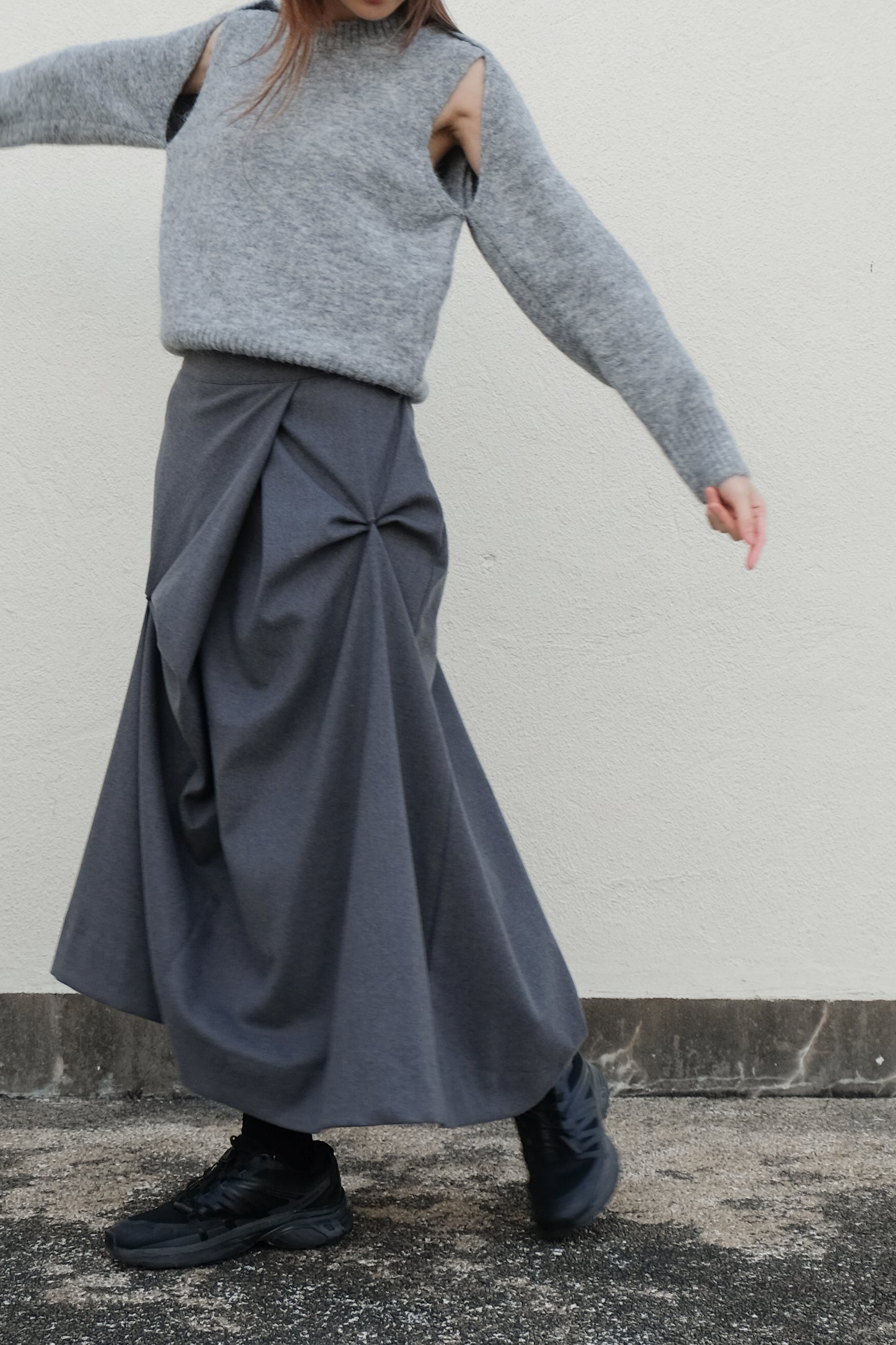 Cut-out Flexible Shoulder Sweater (Grey)