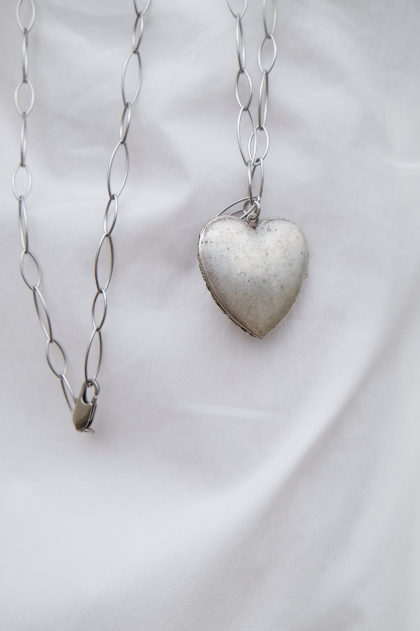✨推!"Summer Love" Chained Mirror in Carved Heart