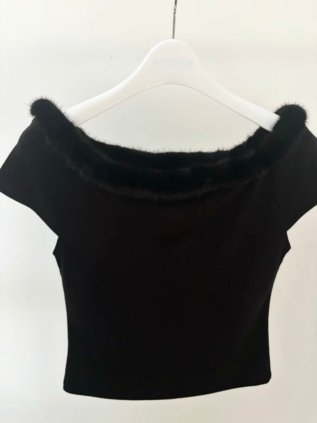 “La Belle" Furry Round Neck Tee (Black)