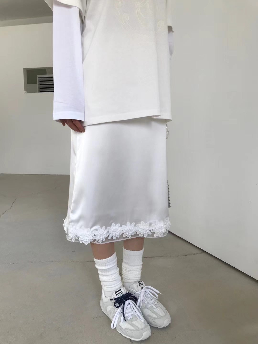 ✨推!"Mia" 3D Water Lily Satin Skirt (White)