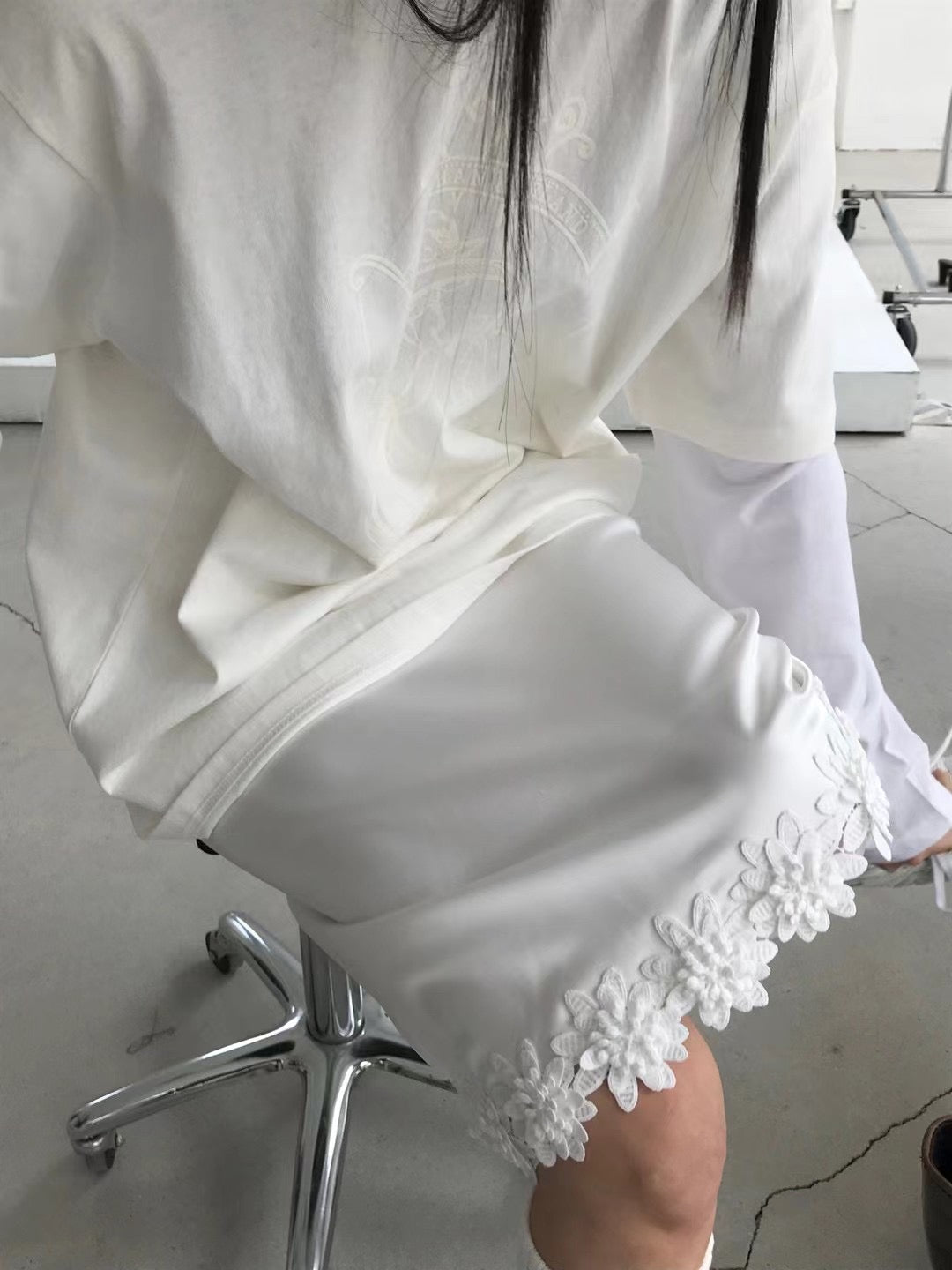 ✨推!"Mia" 3D Water Lily Satin Skirt (White)