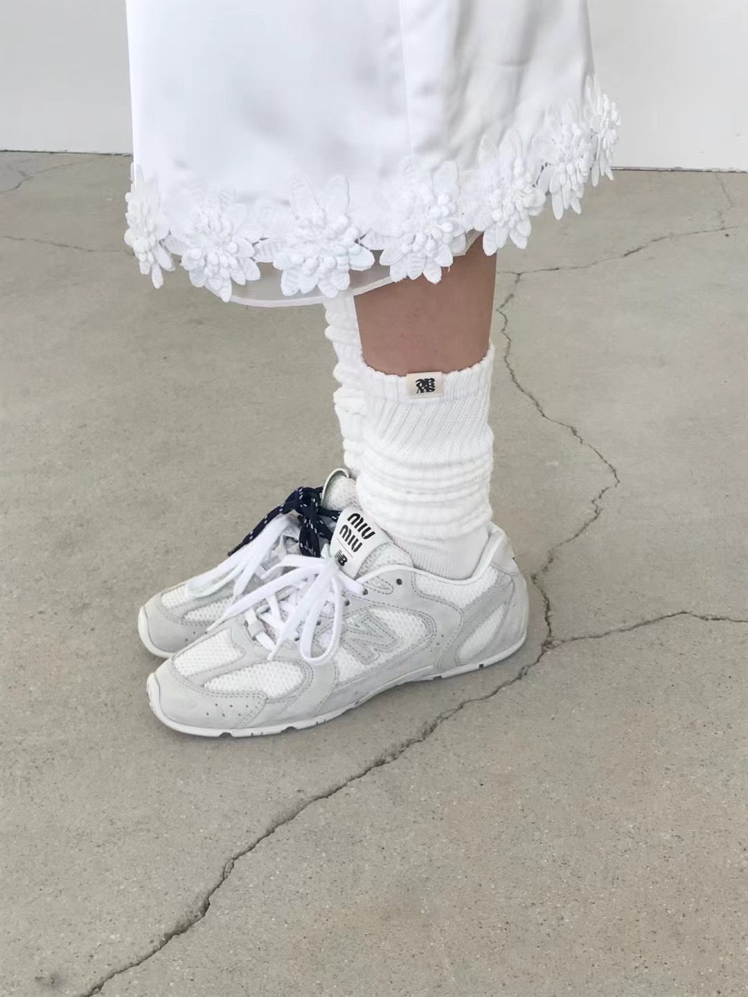 ✨推!"Mia" 3D Water Lily Satin Skirt (White)