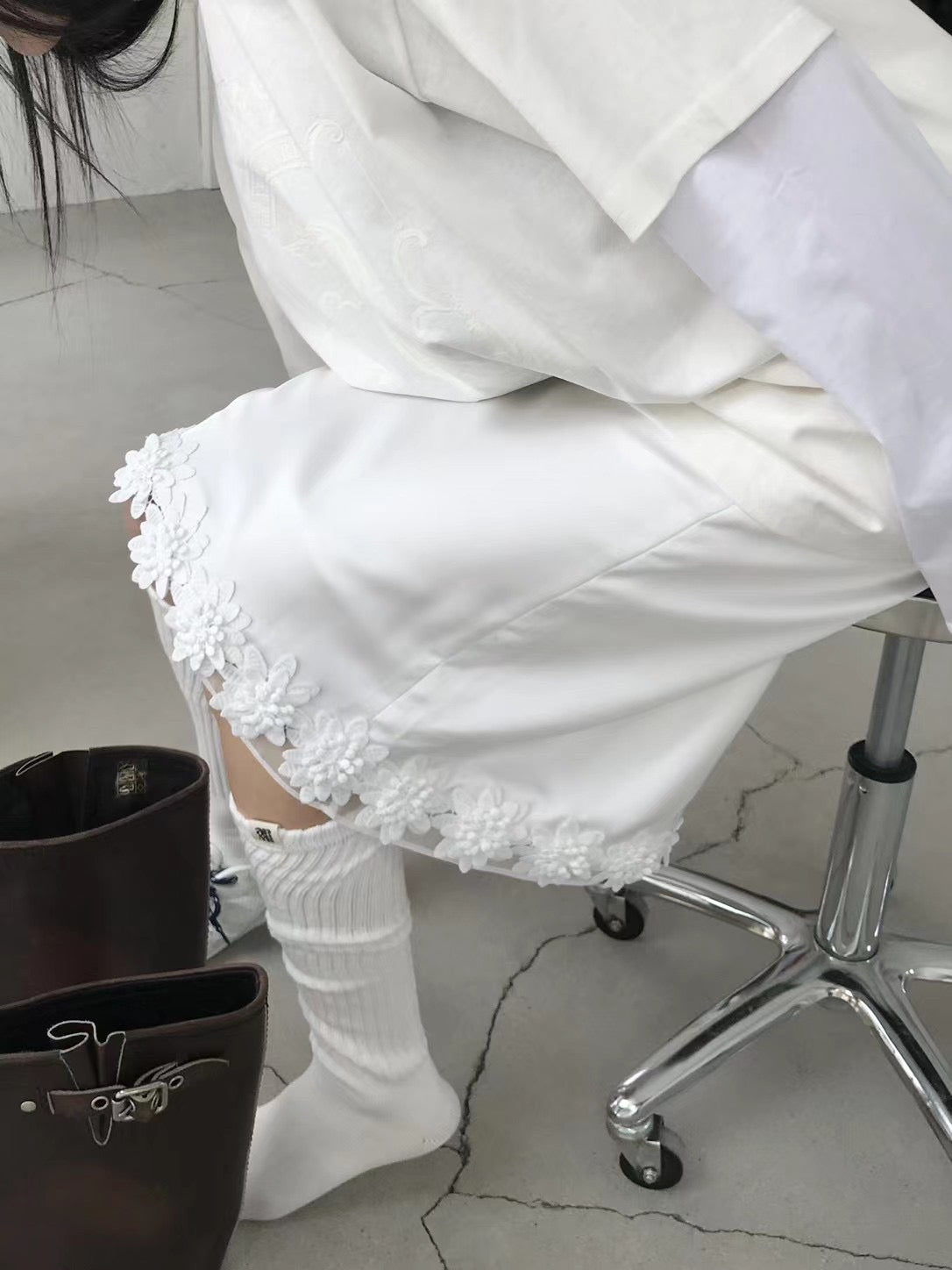 ✨推!"Mia" 3D Water Lily Satin Skirt (White)