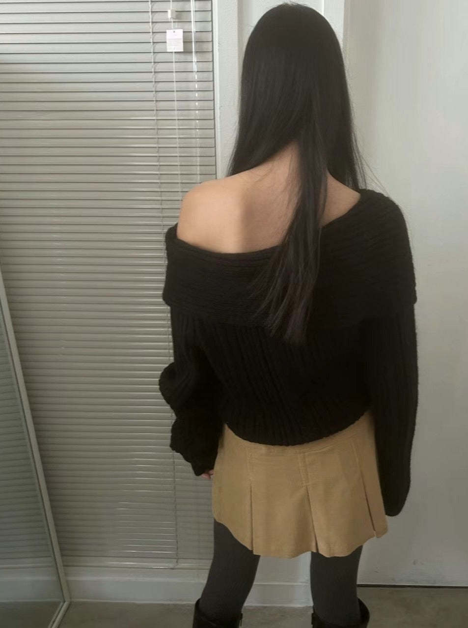 "Big Boy" Off-shoulder Wool Top (Black)