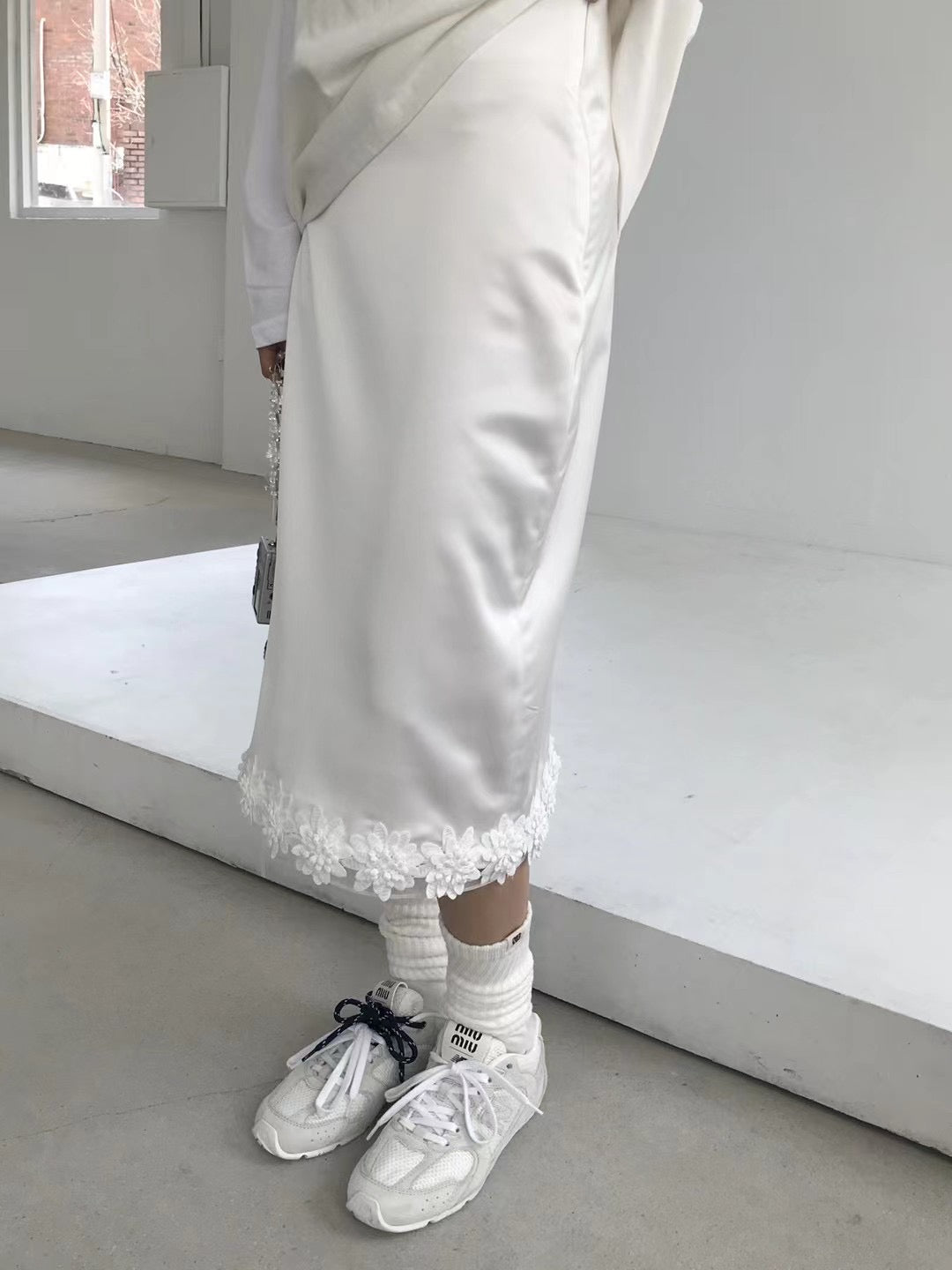 ✨推!"Mia" 3D Water Lily Satin Skirt (White)