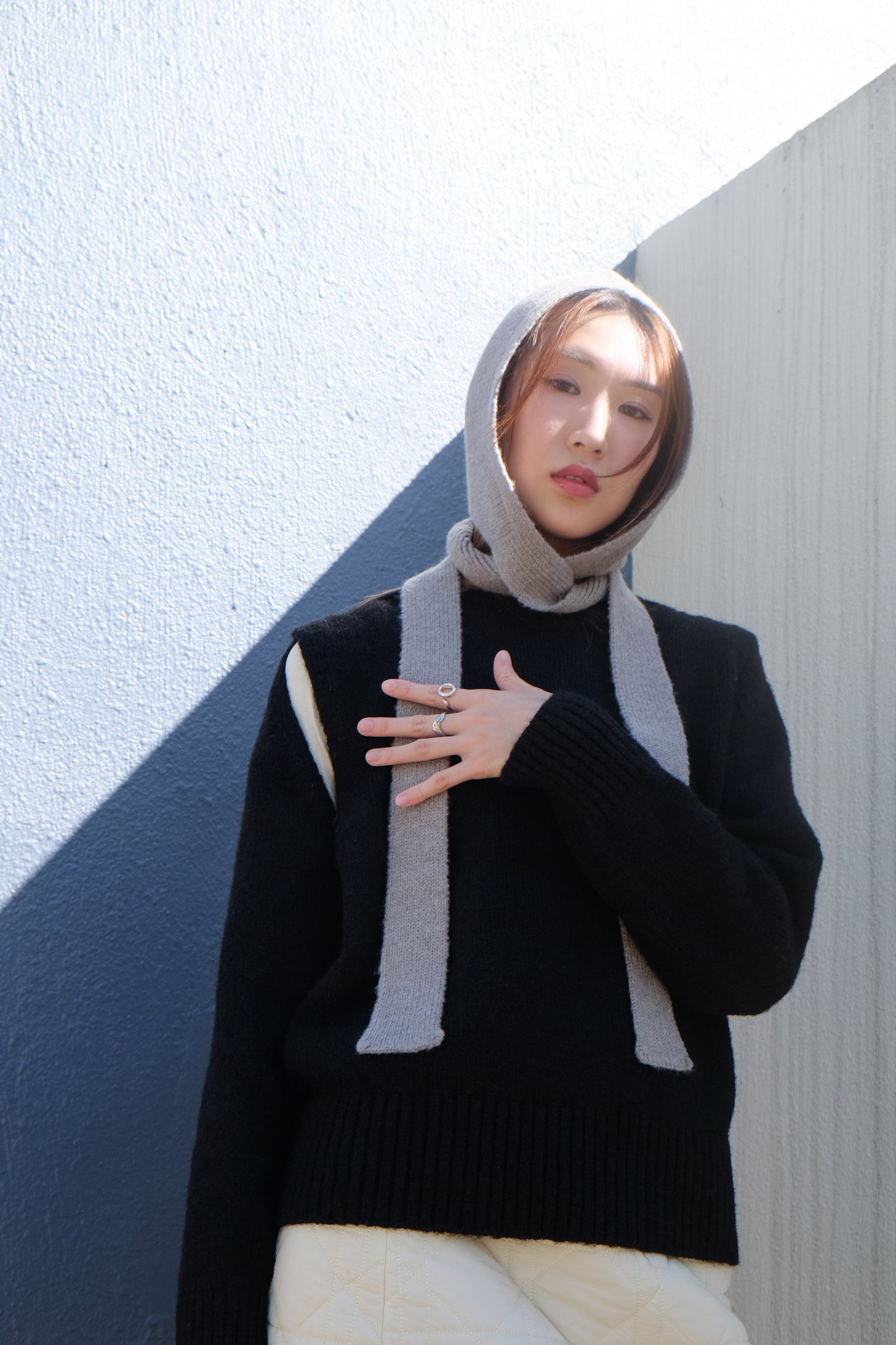 Cut-out Flexible Shoulder Sweater (Black)