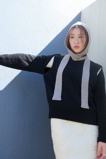 Cut-out Flexible Shoulder Sweater (Black)
