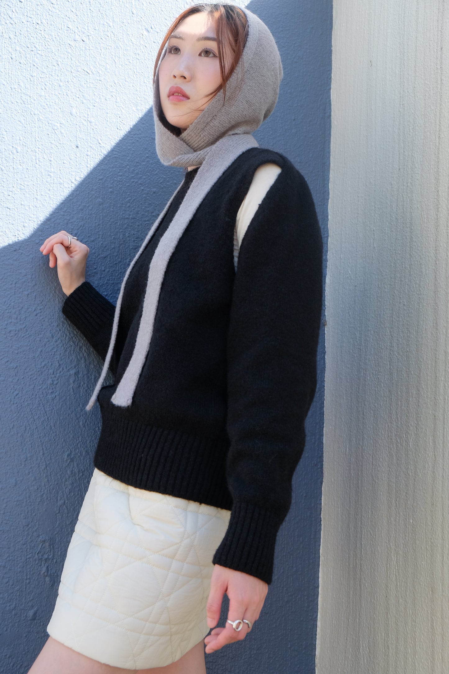 Cut-out Flexible Shoulder Sweater (Black)