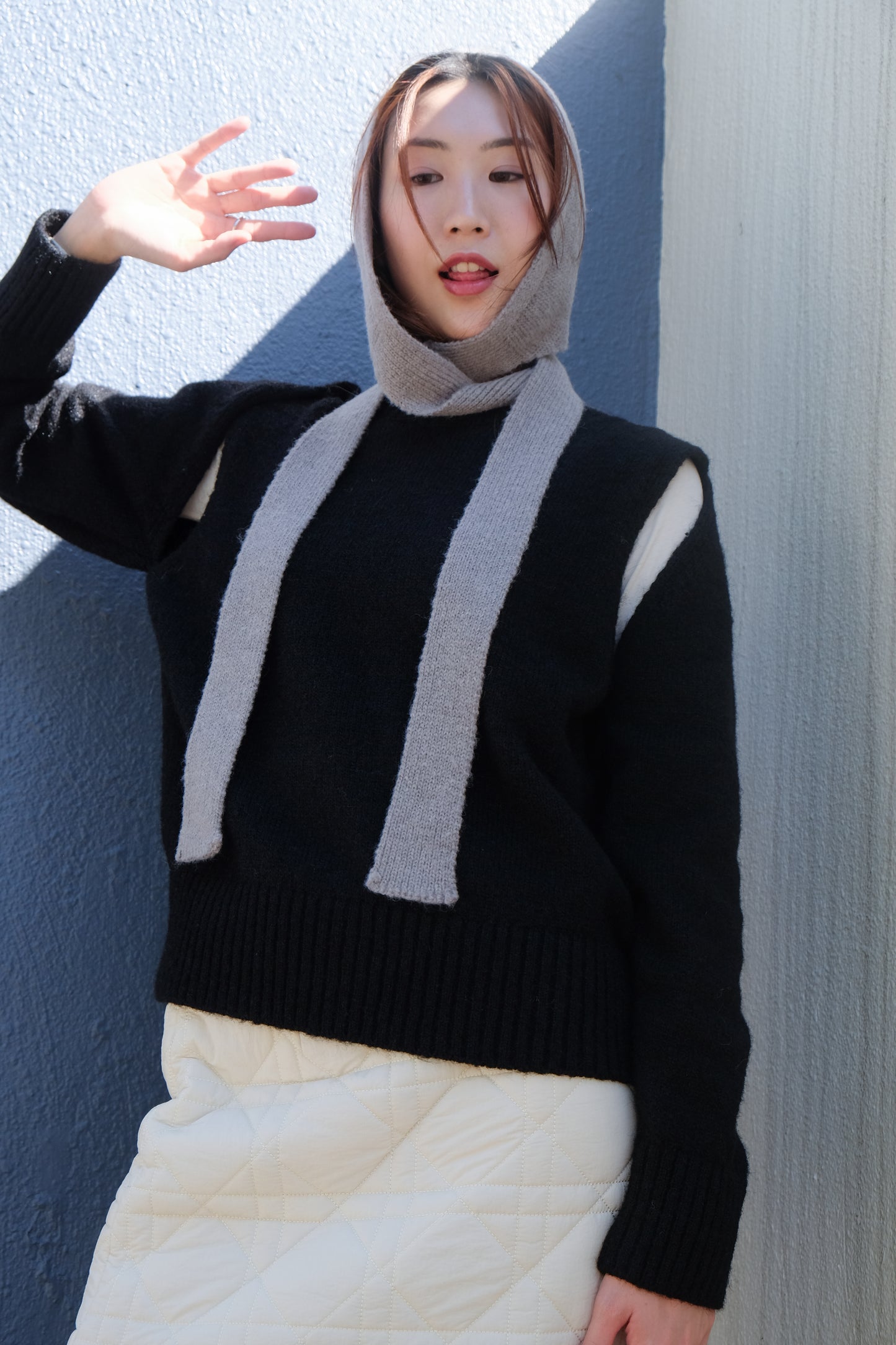 Cut-out Flexible Shoulder Sweater (Black)