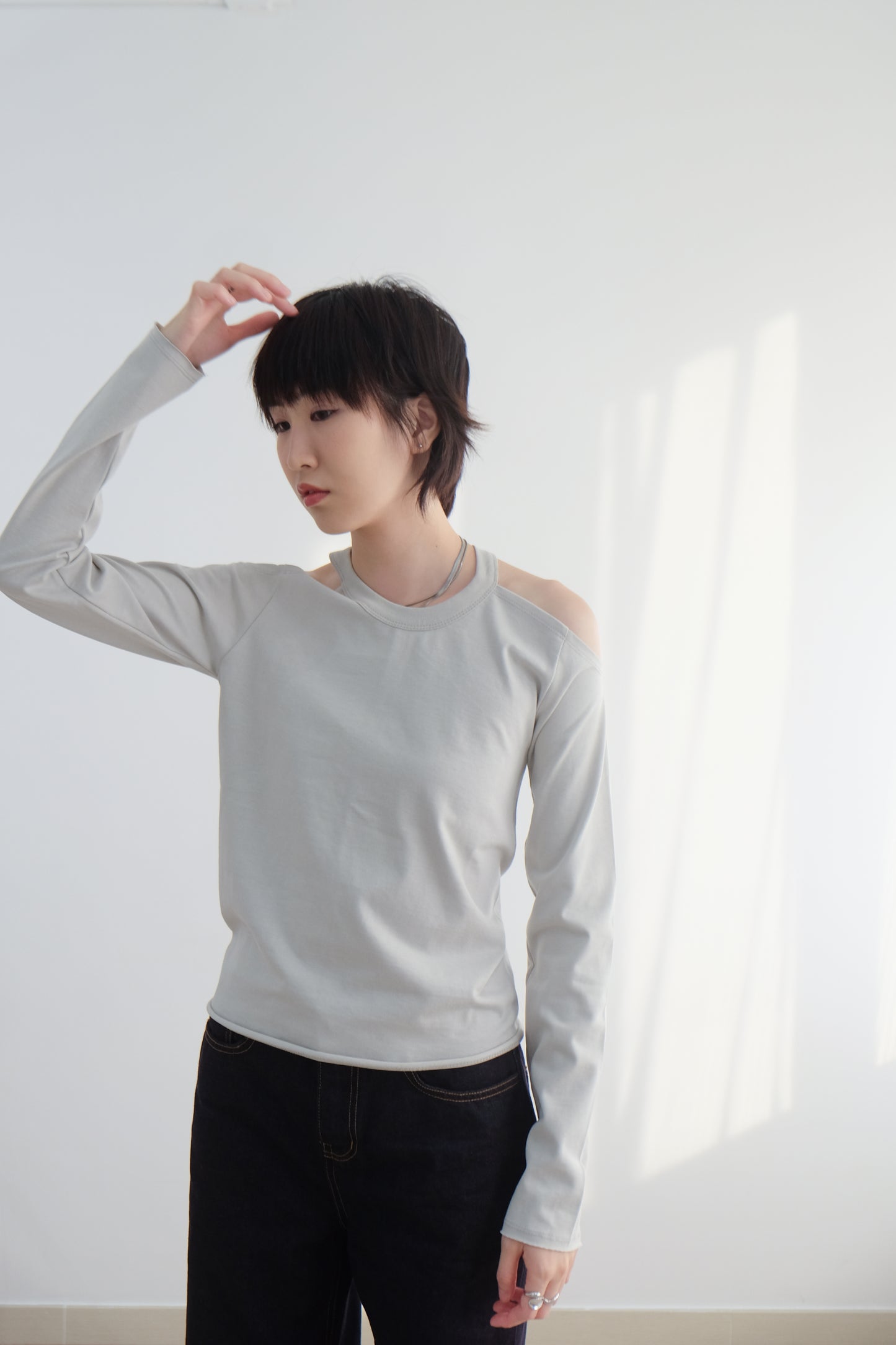 "Lou" Cut-out Shoulder Tee (White/ Grey)