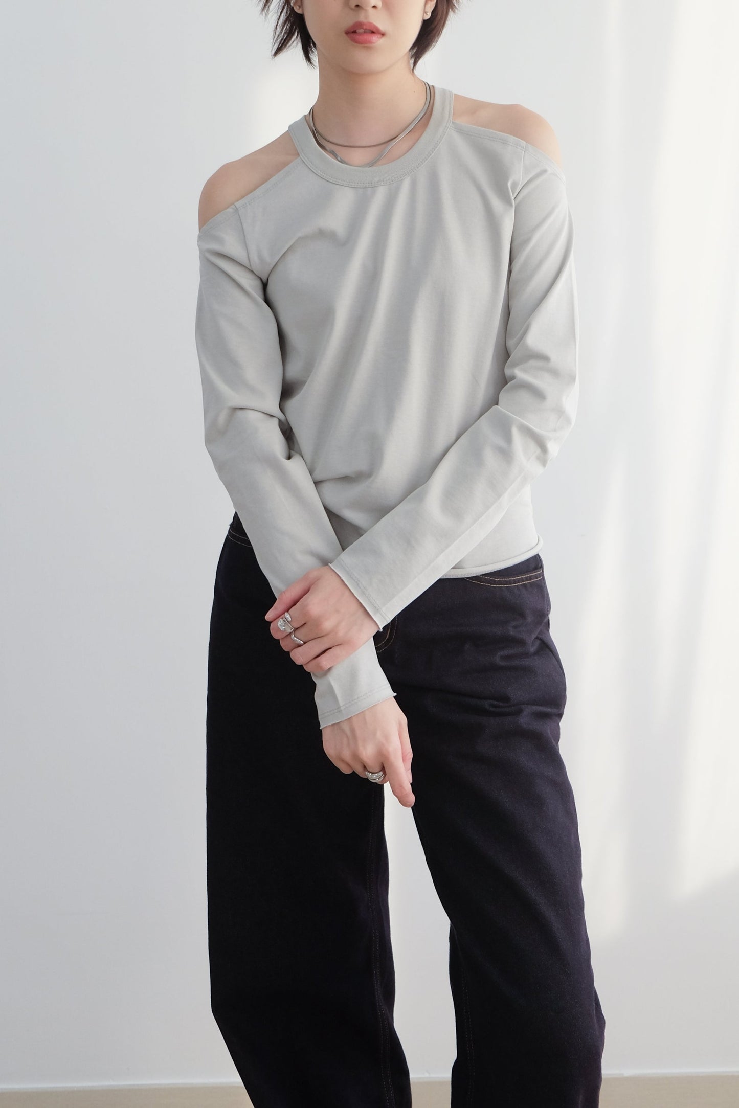 "Lou" Cut-out Shoulder Tee (White/ Grey)