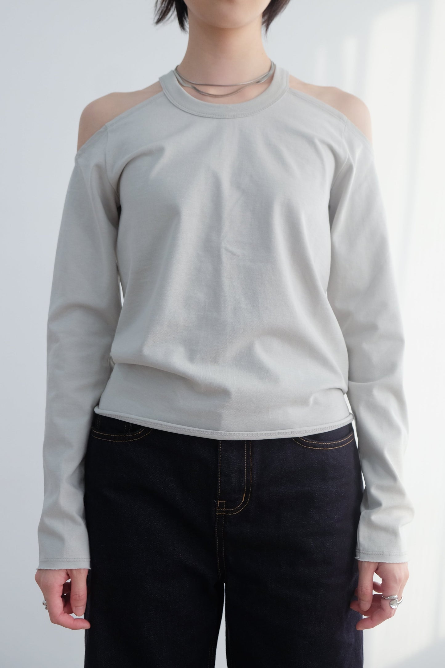 "Lou" Cut-out Shoulder Tee (White/ Grey)
