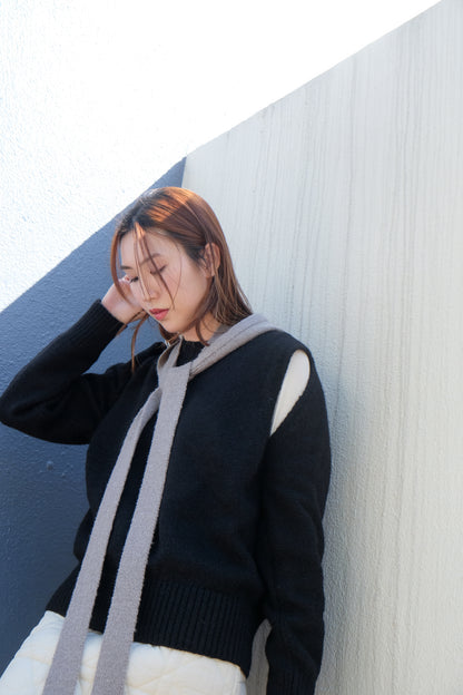 Cut-out Flexible Shoulder Sweater (Black)