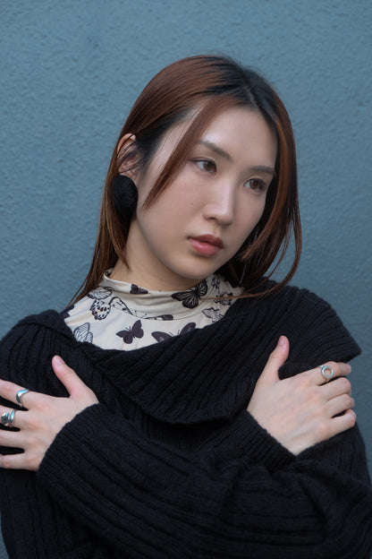"Big Boy" Off-shoulder Wool Top (Black)