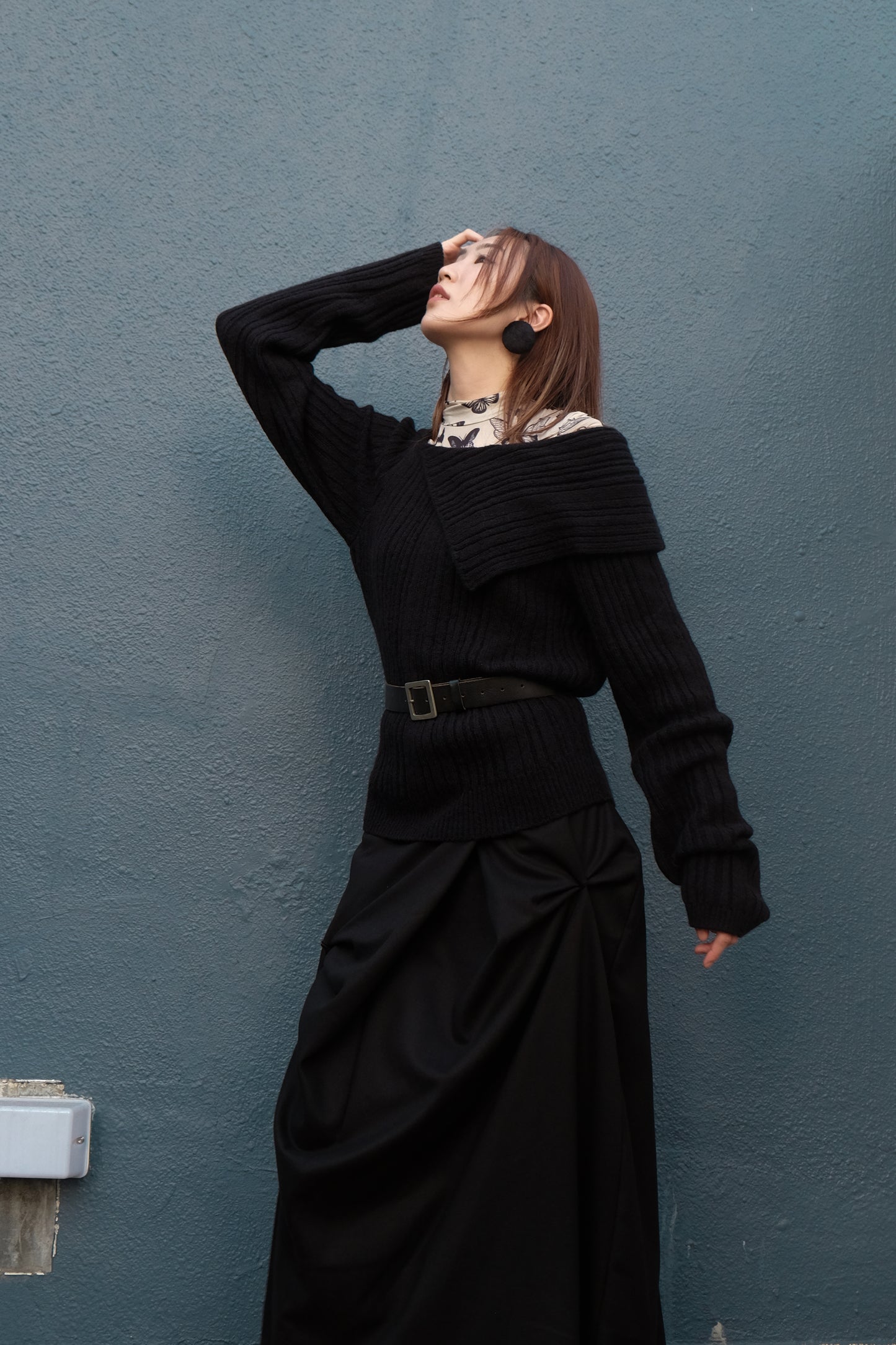"Big Boy" Off-shoulder Wool Top (Black)