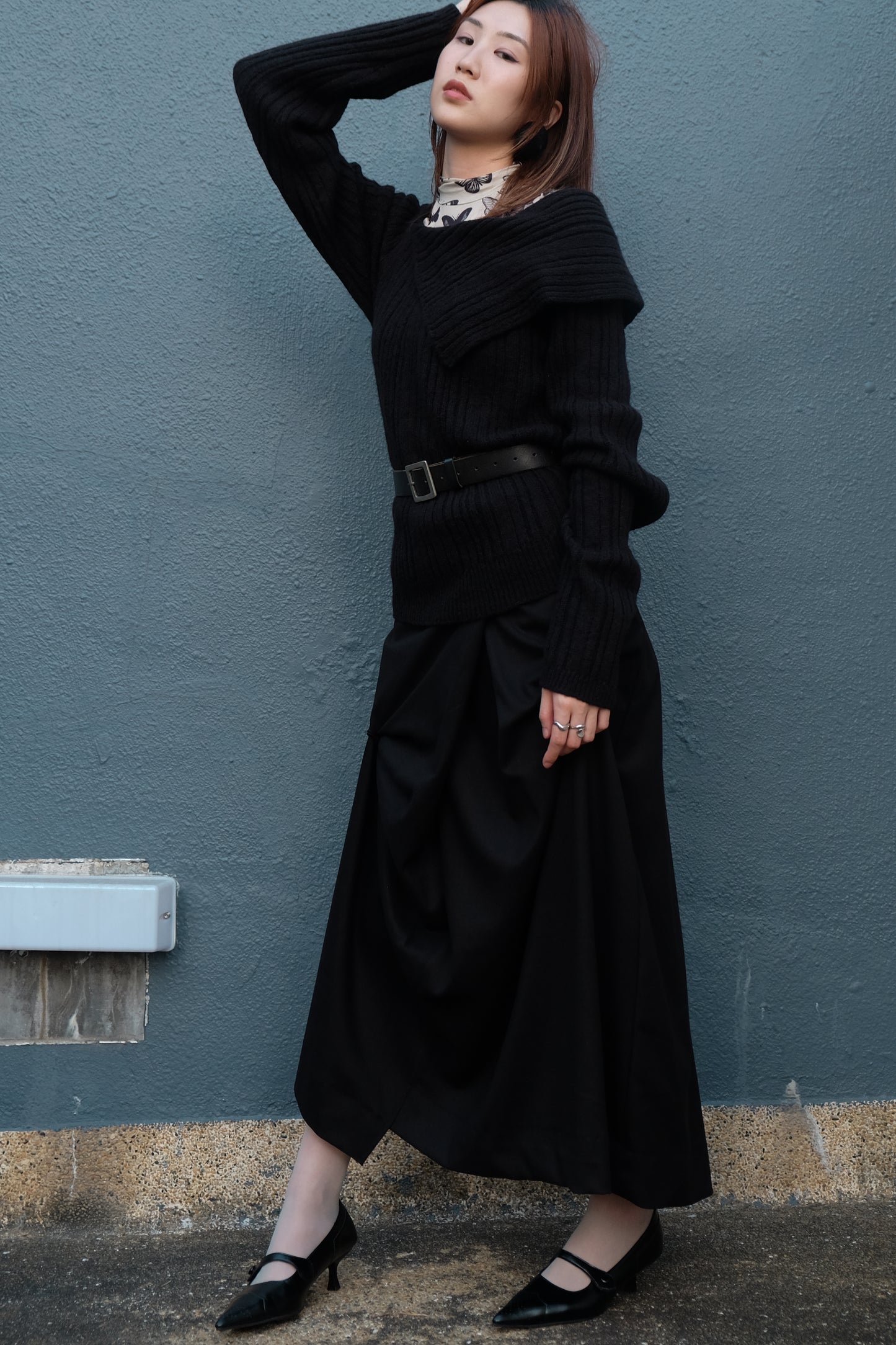 "Big Boy" Off-shoulder Wool Top (Black)
