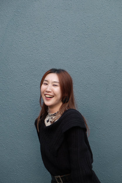 "Big Boy" Off-shoulder Wool Top (Black)