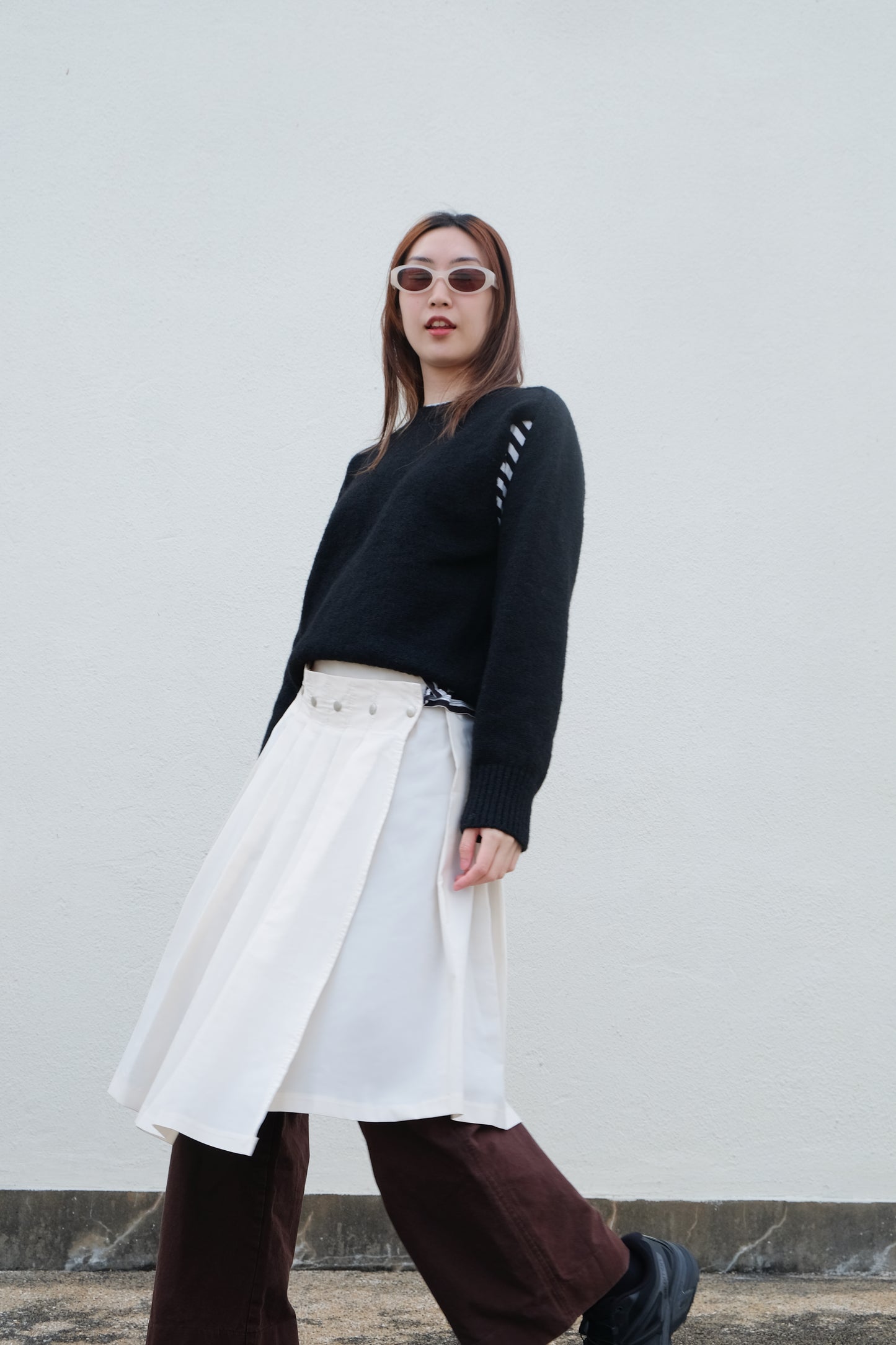 Cut-out Flexible Shoulder Sweater (Black)