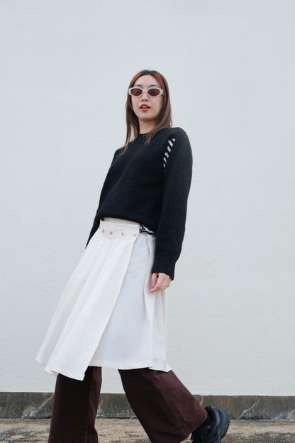 Cut-out Flexible Shoulder Sweater (Black)