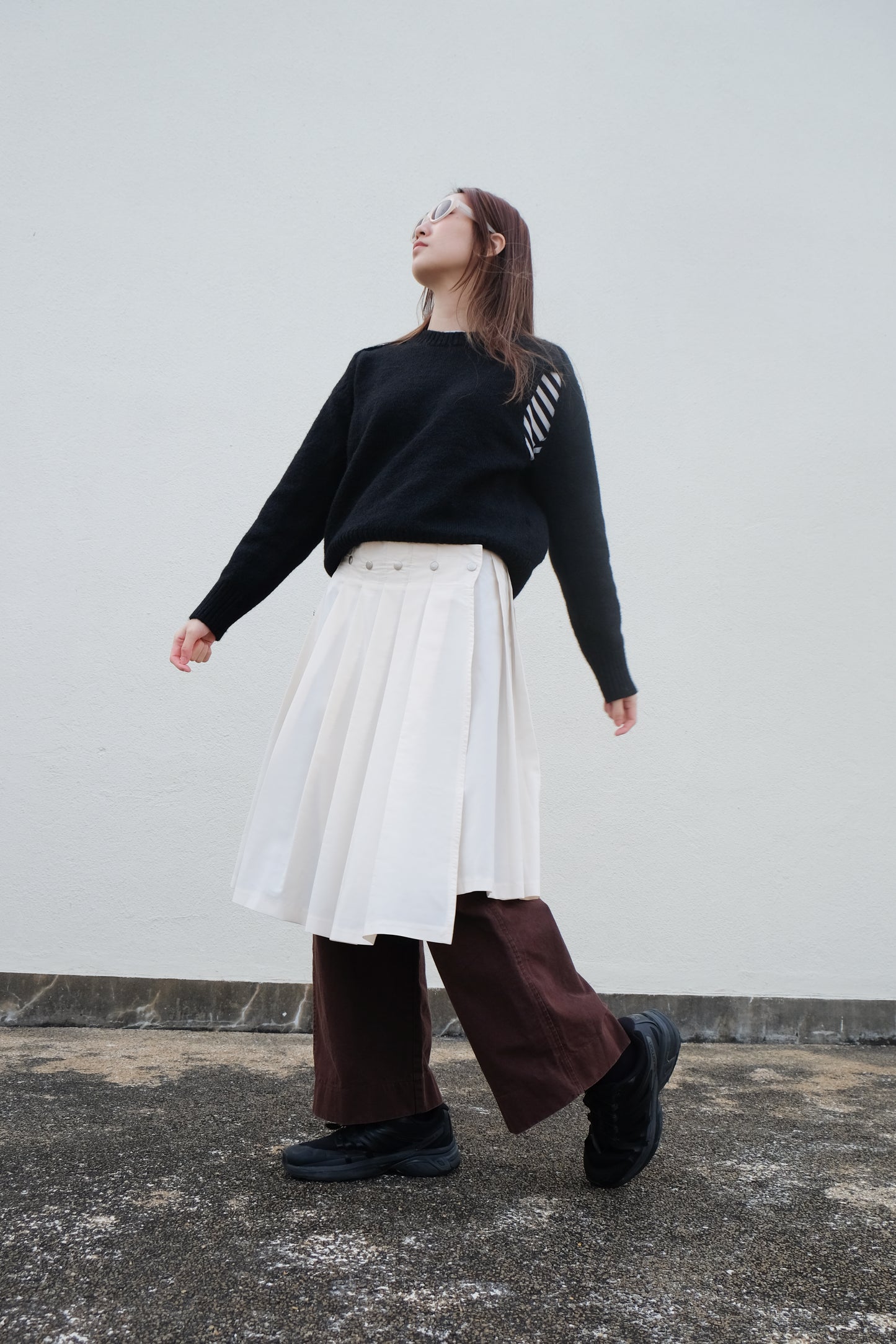 Cut-out Flexible Shoulder Sweater (Black)