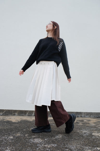 Cut-out Flexible Shoulder Sweater (Black)