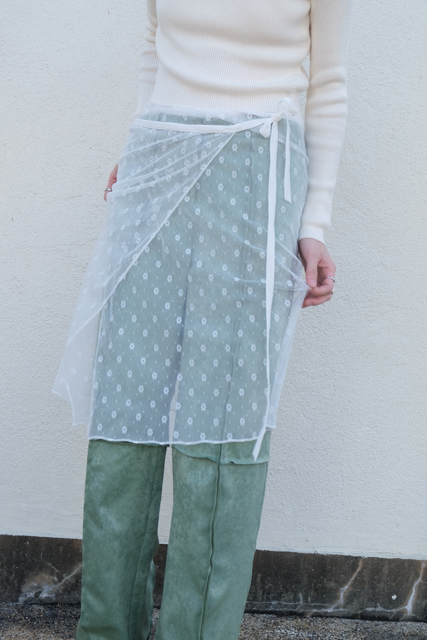 Daisies Lace Layering Skirt (White/ Black)