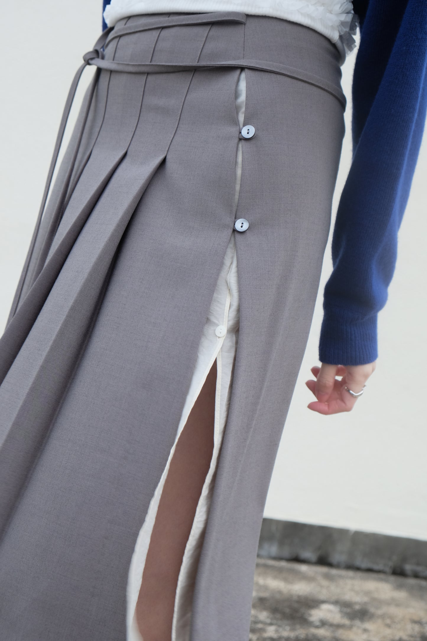 ✨推！"Winona" Double-layer Slit & Pleated Skirt (Grey)