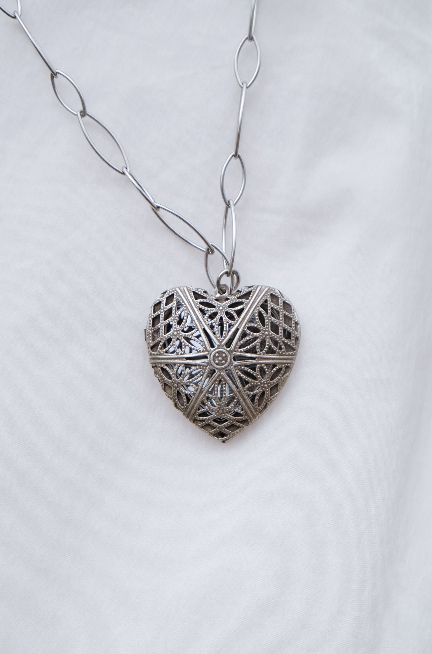 ✨推！"Summer Love" Chained Mirror in Carved Heart
