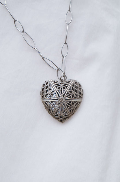 ✨推！"Summer Love" Chained Mirror in Carved Heart