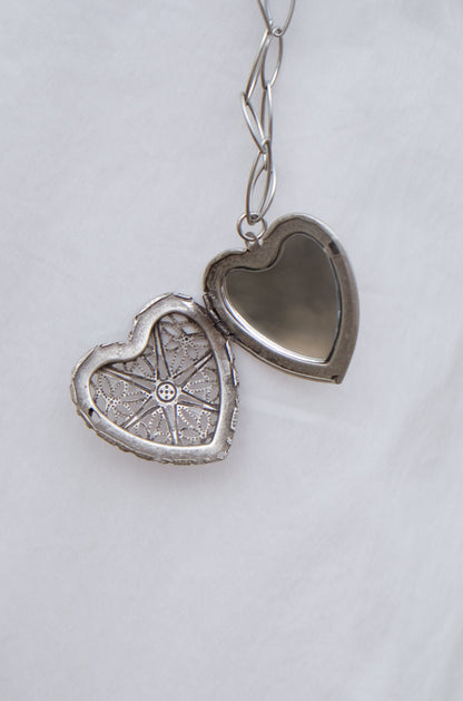 ✨推！"Summer Love" Chained Mirror in Carved Heart