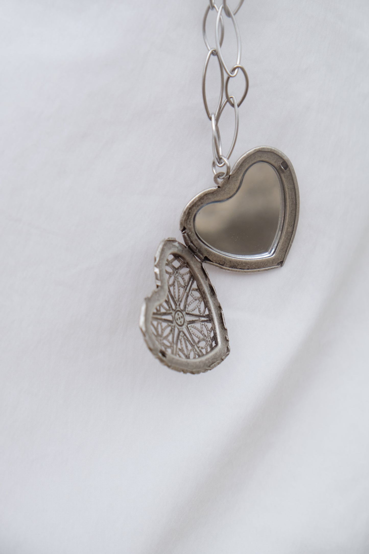 ✨推！"Summer Love" Chained Mirror in Carved Heart