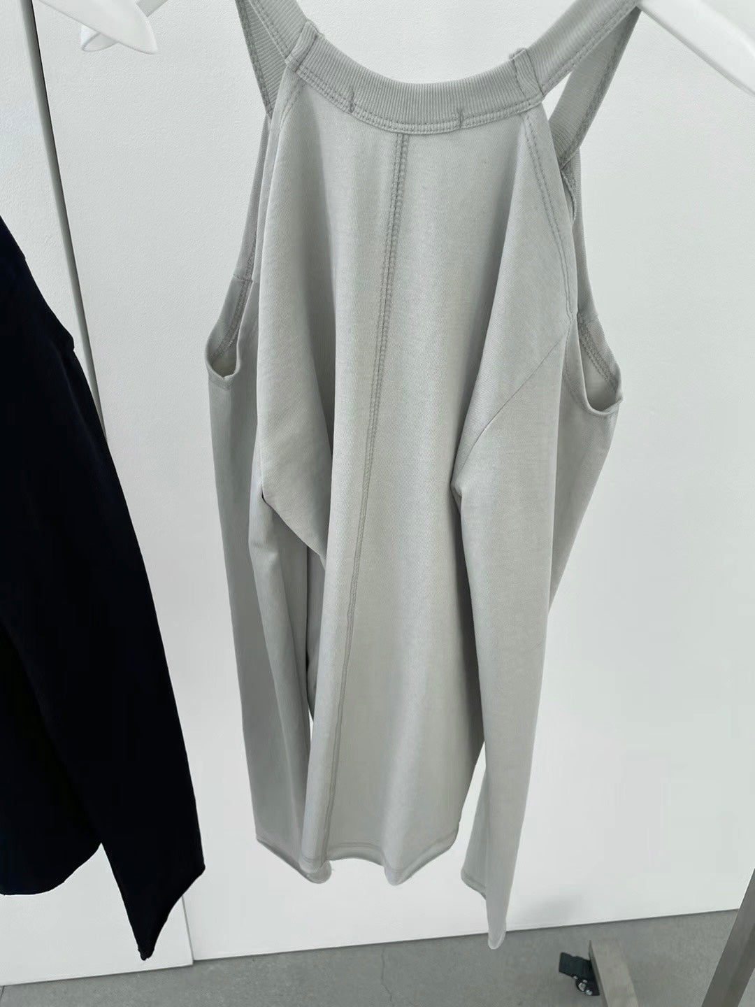 "Lou" Cut-out Shoulder Tee (White/ Grey)
