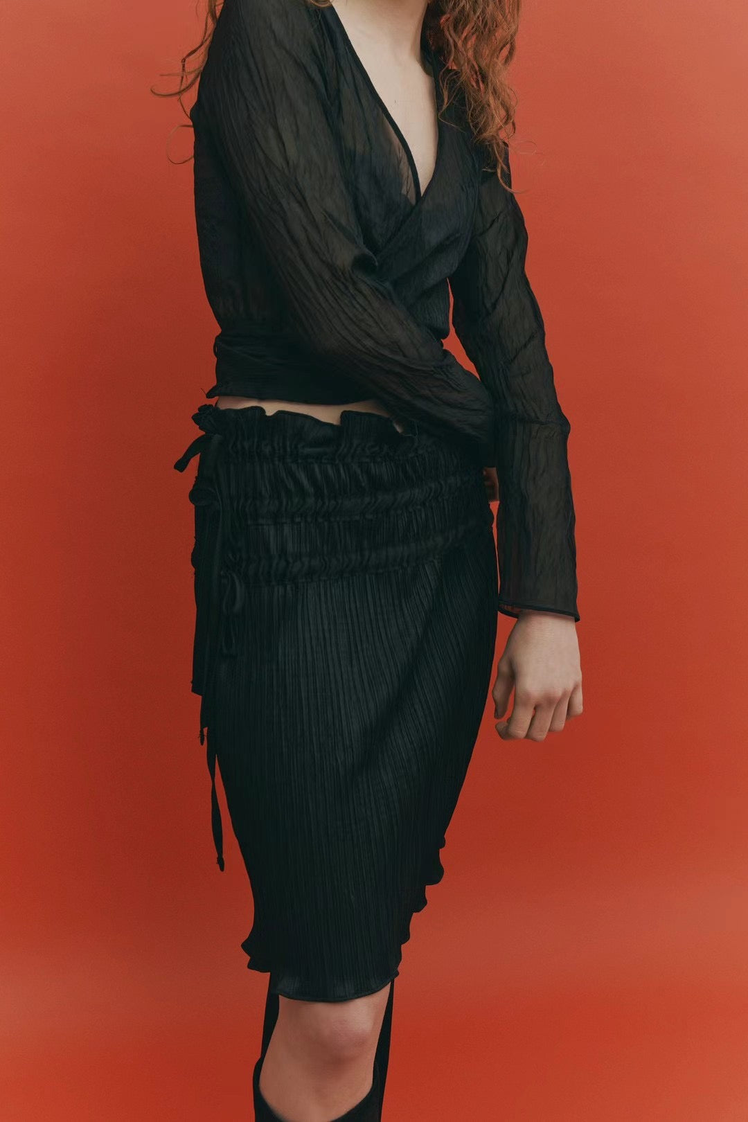 連線優惠/ Creased See-through Wrap Top