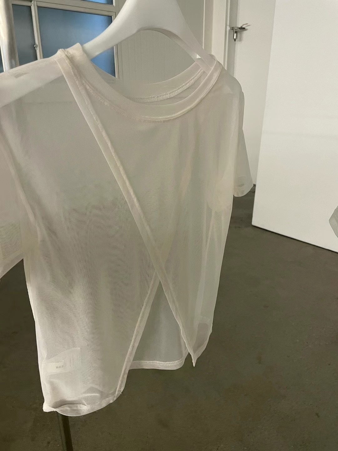 Back-open Sheer Short Sleeves