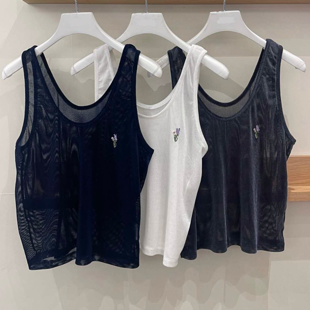 ✨推！Flower Embroidery Mesh Tank Top (White)