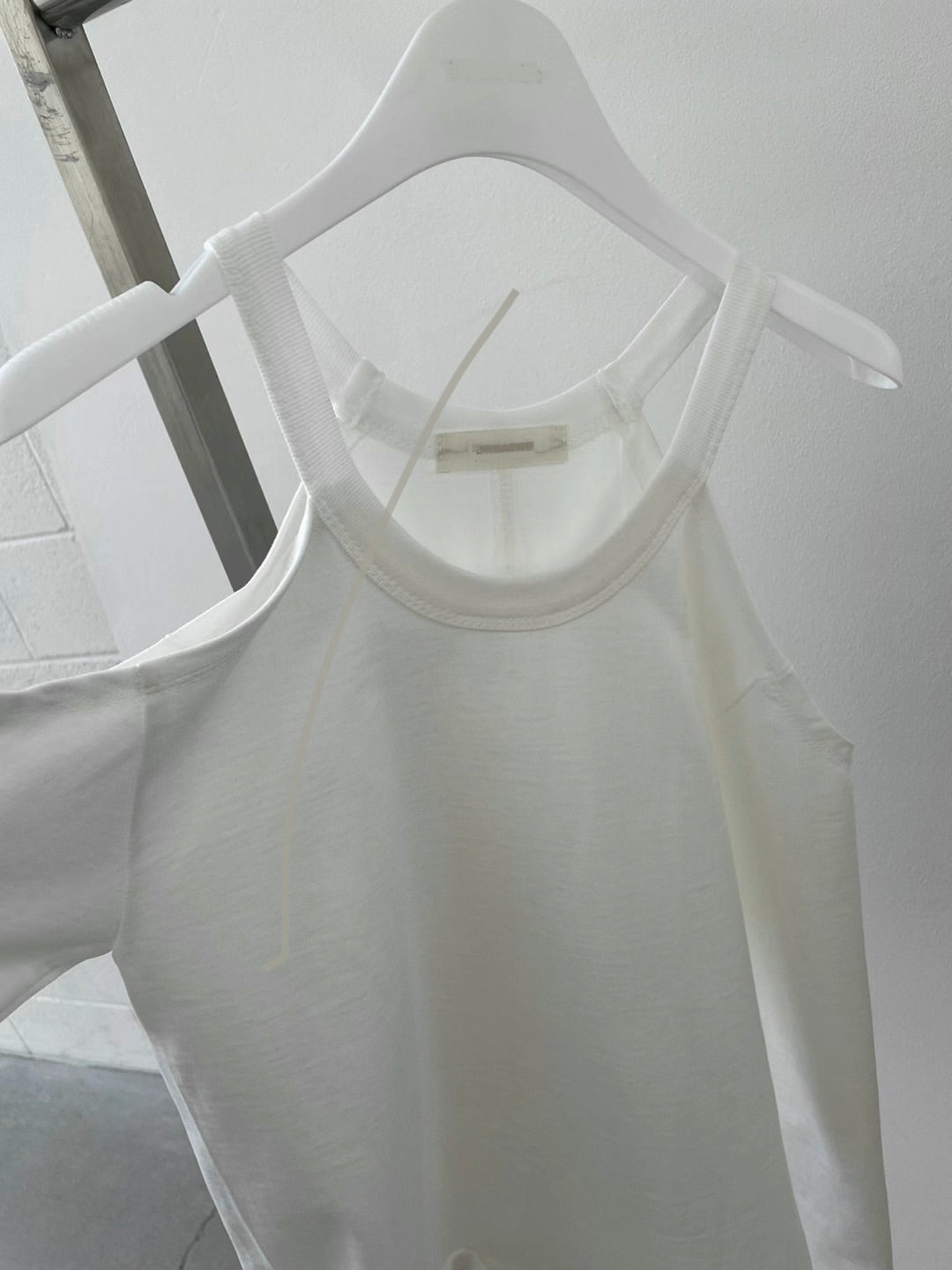 "Lou" Cut-out Shoulder Tee (White/ Grey)